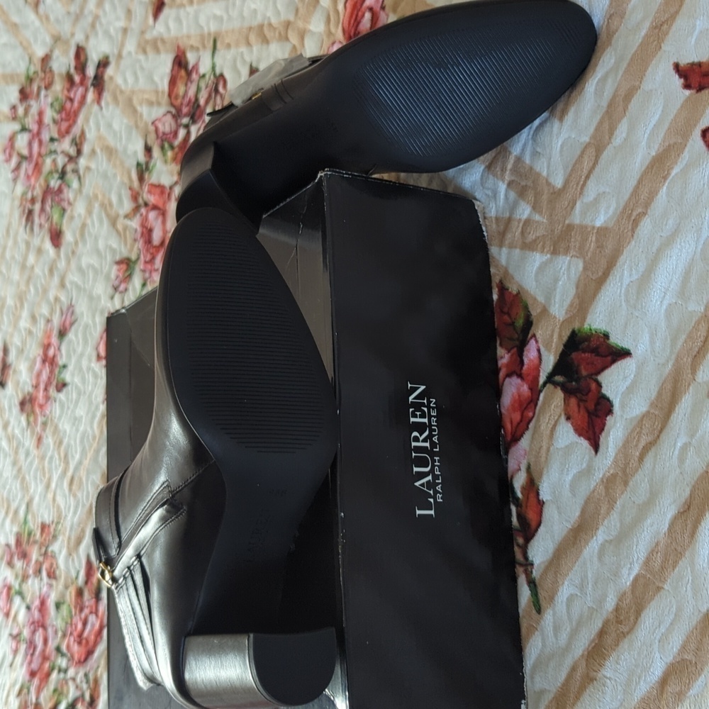 Lauren Ralph Lauren Women's ankle-length boot heels. - Picture 4 of 9